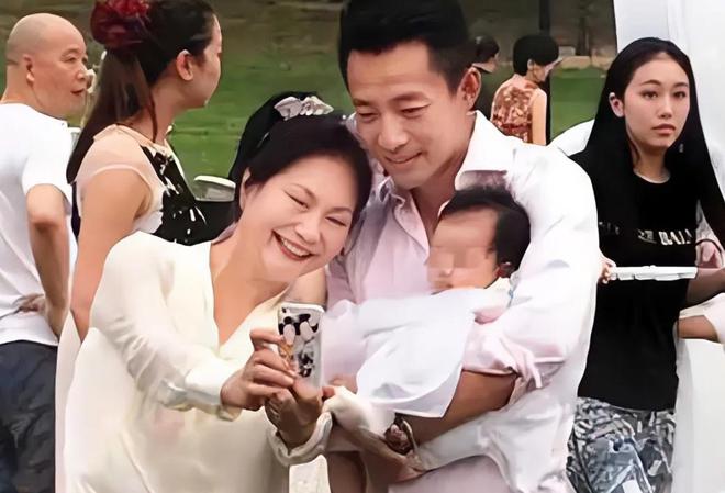 力挺吴宗宪女儿S妈病情加重令人担忧！EVO视讯真人小S成弃子！恩师王伟忠(图2)